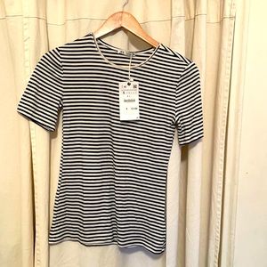 Brand new black and white stretchy t-shirt.